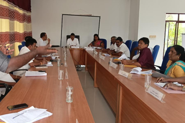 யாழில் இரு பிரபல பாடசாலைக்கு அருகில் அரங்கேறும் செயல் ; நகர சபையின் அதிரடி | Smoking Products Sold Near Two Jaffna Schools