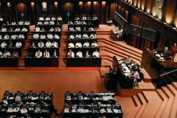 நாளை ஆட்டம் காணவுள்ள இலங்கை  அரசாங்கம்?