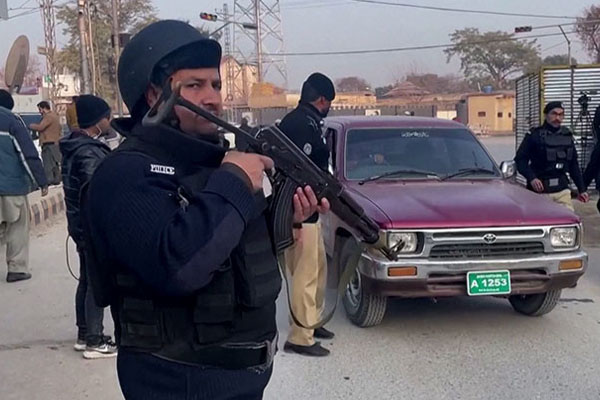 பயங்கரவாதிகளுடன் நடைபெற்ற துப்பாக்கிச் சண்டை | Gunfight With Terrorists