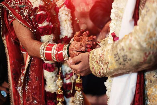 வெளிநாட்டவர்களுடன் திருமணம் செய்துக்கொண்ட இலங்கையர்கள்! இத்தனை பேரா? | 1 648 Sri Lankans Married With Foreigners