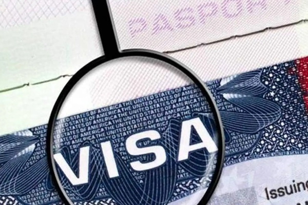 போலி வீசா மூலம் பிரித்தானிய செல்ல முயன்ற மூவர் கைது! | Who Tried Go To Britain Fake Visas Were Arrested