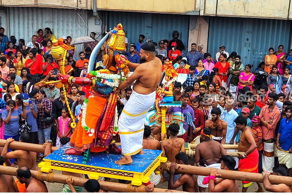 நாடளாவிய ரீதியில் இந்து ஆலயத்தில் சிறப்புற நடைபெற்ற சூரசம்கார நிகழ்வு (Photos) | Soorasamharam 2022 In Sri Lanka