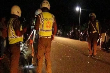 வீதியில் சென்ற பாதசாரி மீது மோதிய மோட்டார் சைக்கிள்... பரிதாபமாக உயிரிழந்த நபர்!