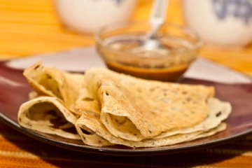 சூடான கோதுமை வெங்காய மிளகு தோசை செய்வது எப்படி?