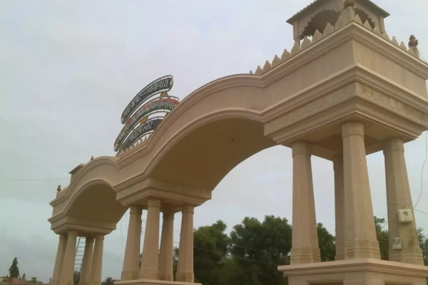 கோடீஸ்வரர்கள் மட்டும் வாழும் இந்தியாவின் பணக்கார கிராமம்: எது தெரியுமா? | Which Is The Richest Village In India In Tamil