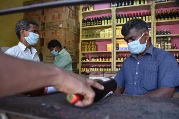 நாளை டாஸ்மாக் கடைகளுக்கு விடுமுறை... குவிந்த மதுப்பிரியர்கள் கூட்டம்...