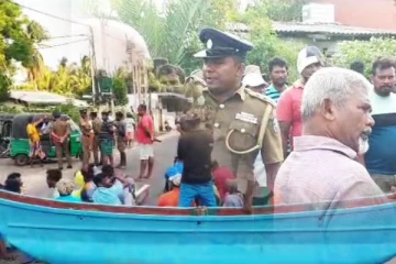 திருகோணமலையில் சட்டவிரோத கடற்றொழிலுக்கு எதிராக ஆர்ப்பாட்டம் (Photos)