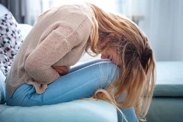 மாதவிடாய் வலியால் அவதிப்படுகிறீர்களா? இந்த உணவுகளை சாப்பிட மறந்துடாதீங்க! | Foods To Eat During Menstruation In Tamil