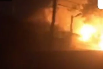 අගමැති නිවසට ගිනි තබයි.. උණුසුම් තත්වක්.. (VIDEO)