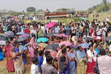 விளம்பரம் பார்த்தால் பணம்; மோசடி புகார் - ஆனால், நிறுவனத்திற்கு ஆதரவாக மக்கள் திரண்டது எப்படி?