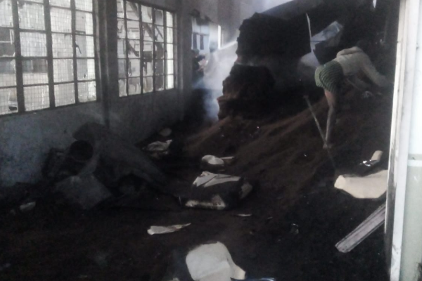 நள்ளிரவில் திடீரென பற்றி எரிந்த தொழிற்சாலை ! | Tea Factory Caught Fire Suddenly Middle The Night