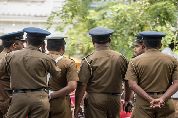இரண்டு பிள்ளைகளின் தாயொருவர் வீட்டிலிருந்து சடலமாக மீட்பு | Corpse Recovery Home Of Mother Of Two Children