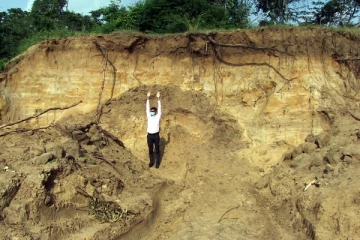 சட்டவிரோத மணல்  அகழ்விலிருந்து கிளிநொச்சி காப்பாற்றப்படுமா? (Photos)