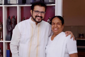 “මගේ ජීවිතයේ මිස් ඇය පමණයි” - නන්දා මාලනියගේ වියෝවෙන් සංවේදී වූ දයාන් විතාරණගේ සටහන සහ ඡායාරූප ගොන්න [PHOTOS ALUBUM]