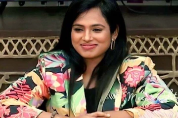 டிரஸ் எல்லாம் எங்கம்மா? ஆடையின்றி பிக்பாஸ் ரம்யா வெளியிட்ட கவர்ச்சி புகைப்படம்! திட்டித் தீர்க்கும் ரசிகர்கள்