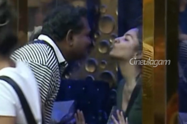 பெண்கள் குளிப்பதை எட்டி பார்த்த வாட்டர் மெலன் ஸ்டார்.. பொங்கிய பிக் பாஸ் சூப்பர் டீலக்ஸ் வீட்டார் | Bigg Boss 9 Tamil Today Girls Complaint Watermelon