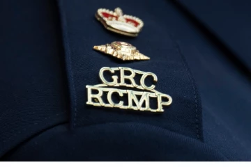 கனடாவில் பொலிஸ் வாகனத்தை திருடிய நபர் கைது