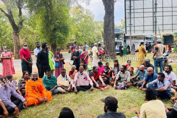 கிளிநொச்சியில் கோட்டா கோ கம ஆர்ப்பாட்டகாரர்கள்! (Photos) | Kilinochchi Gotagogama Protesters Attention Rally