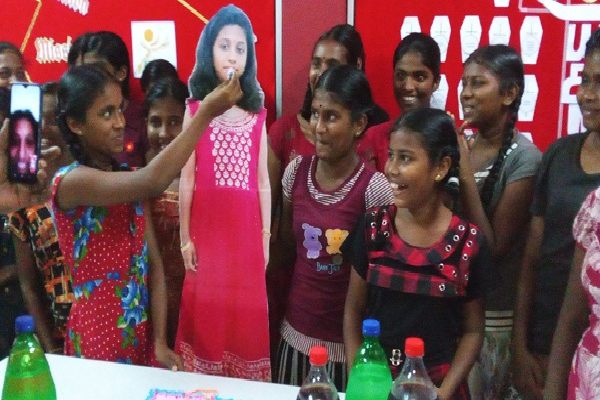 பிரான்ஸ் வாழ் யாழ் சிறுமியின் நெகிழவைத்த செயல்! | Girl France Role Model For Diaspora Tamils