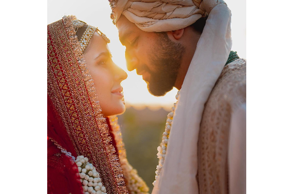 பிரமாண்டமாக நடந்து முடிந்து கத்ரீனா கைஃப், விக்கி கவுசல் திருமணம்.. ஆழகிய புகைப்படங்கள் | Katrina Kaif Ties Knoct With Vicky