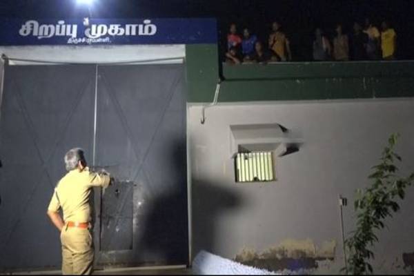 சிறப்பு முகாமில் இலங்கையர்கள் மீண்டும் போராட்டம்! | Sri Lankans Protest Special Camp Tricy