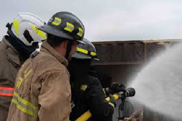 கனடாவில், நிறக்குருடால் பாதிக்கப்பட்டவருக்கு கிடைத்த வாய்ப்பு | Colour Blind Firefighter Pay Him 110 000