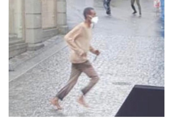 நடுங்க வைக்கும் சம்பவம் - பொதுமக்கள் மீது மர்ம நபர் கத்தியால் குத்தி வெறிச்செயல் - 3 பேர் பலி! | World நடுங்க வைக்கும் சம்பவம் - பொதுமக்கள் மீது மர்ம நபர் கத்தியால் குத்தி வெறிச்செயல் - 3 பேர் பலி! | World