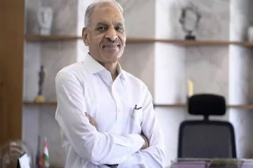 இரவு தூக்கத்திற்கு ரயில் நிலையங்களை நாடியவர்... இன்று அவரது சொத்து மதிப்பு மட்டும் ரூ. 19,000 கோடி