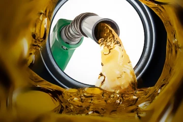 නොමිලේ පිරිසකට ඉන්ධන..