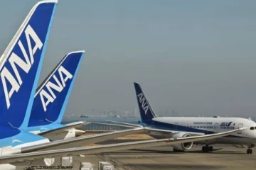 விமான நிலையில் பரபரப்பு: திடீரென மோதிக்கொண்ட விமானங்கள்!