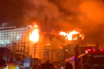 விடுதியில் ஏற்பட்ட திடீர் தீ விபத்தில் 6 பேர் பலி! மீட்பு பணி தீவிரம்