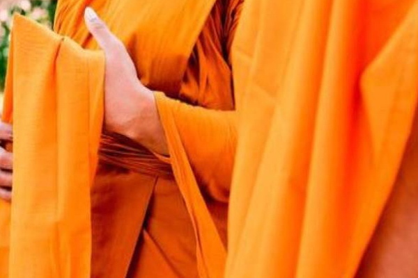 போதனை மண்டபத்தில் தனியாக தேரர் செய்த செயல் ; விசாரணைகள் தீவிரம் | Alone Act In The Preaching Hall