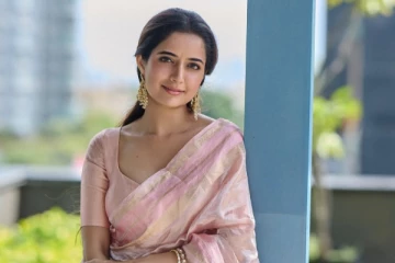 சேலையில் ரசிகர்களை கவர்ந்த நடிகை ஆஷிகா ரங்கநாத்.. லேட்டஸ்ட் போட்டோஷூட்..