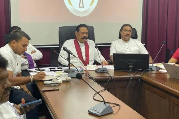 பிரதமர் பதவியிலிருந்து விலகி நீண்ட காலத்திற்குப் பின் பொதுஜன பெரமுன அலுவலகத்திற்கு சென்ற மகிந்த