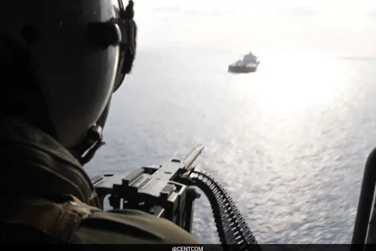 ட்ரம்பின் முற்றுகை ஒரு பக்கம்... 34 எண்ணெய்க் கப்பல்களை சாமர்த்தியமாக வெளியேற்றிய ஈரான் | Hormuz Blockade 34 Iran Tankers