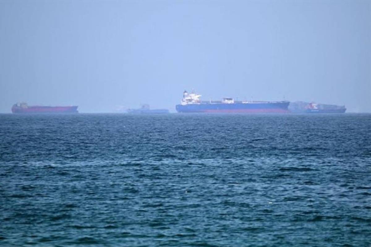 வளைகுடா பகுதியில் 6,000 கப்பல் பணியாளர்கள் தவிப்பு | 6 000 Seafarers Stranded In The Gulf Region