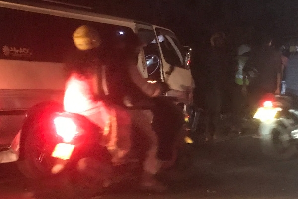 வவுனியாவில் ஹயஸ் வான் விபத்து - ஒருவர் படுகாயம் (படங்கள்) | Accident Police Investigating Srilanka
