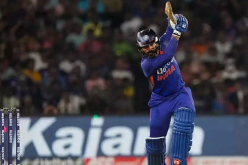 முதல் பந்திலேயே கோல்டன் டக்கான தினேஷ் கார்த்திக்! மட்டமான சாதனை படைத்த இந்திய அணி