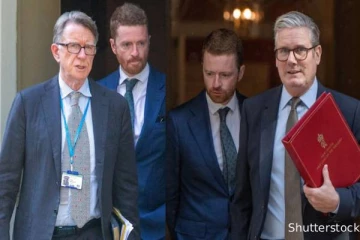 எப்ஸ்டீன் சர்ச்சை: பலிகடா சிக்கியது... பிரித்தானிய பிரதமர் தலை தப்புமா?