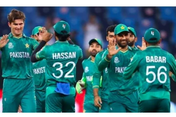 டி20 கிரிக்கெட் போட்டி - இங்கிலாந்தை வீழ்த்தி வரலாற்று சாதனை படைத்த பாகிஸ்தான் அணி...!