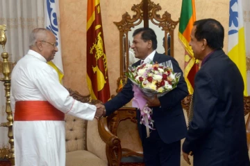 ஜனாதிபதி வேட்பாளர் விஜயதாஸ, பேராயரை நேரில் சந்தித்துப் பேச்சு