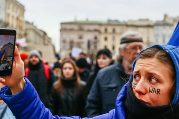ரஷ்யர்களுக்கு எதிராக தொடரும் உக்ரைன் பொதுமக்களின் எதிர்ப்பு!