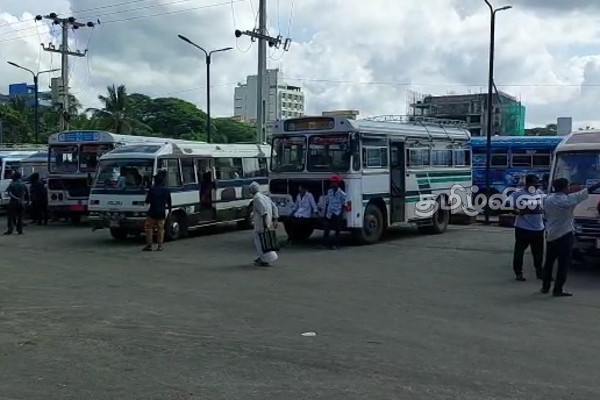 யாழ்.புதிய பேருந்து நிலையத்திலிருந்து தனியார் பயணிகள் போக்குவரத்து சேவை ஆரம்பம் (Video) | Jaffna Travel Ban On Hospital Road