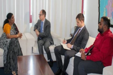 வடக்கு மாகாண ஆளுநரை சந்தித்த கனேடிய முக்கியஸ்தர்!