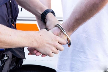 சுவிட்சர்லாந்தில் 5 மாநில பொலிசாரை மொத்தமாக திணறடித்த இளைஞர்