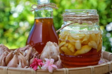 பூண்டு 4 துண்டுகள்.. சில துளி தேன்.. தினமும் காலையில் இப்படி சாப்பிட்டால் என்ன நடக்கும் தெரியுமா?