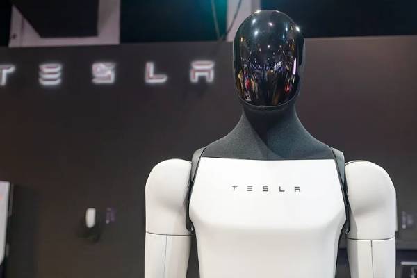 சீனாவிற்கு போட்டியாக மஸ்கின் பிரம்மாண்ட படைப்பு: 2027-ஐ ஆளப்போகும் ரோபோக்கள் | Elon Musk Tesla Optimus Robot Sale By 2027 சீனாவிற்கு போட்டியாக மஸ்கின் பிரம்மாண்ட படைப்பு: 2027-ஐ ஆளப்போகும் ரோபோக்கள் | Elon Musk Tesla Optimus Robot Sale By 2027