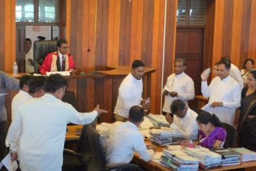 காலி மாநகர சபையில் கூச்சல் குழப்பம்; 5 எதிர்க்கட்சி உறுப்பினர்கள் கைது