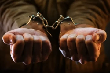 யாழில் 19 வயது இளைஞன் கசிப்புடன் கைது