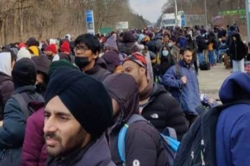 20 மணி நேரமாக கடுமையான குளிரில் தவித்த மாணவர்கள்!